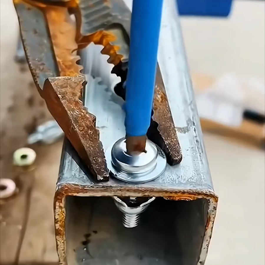 頭を押さえて締める